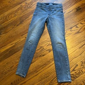 Old Navy Rockstar pull on Super skinny jeans